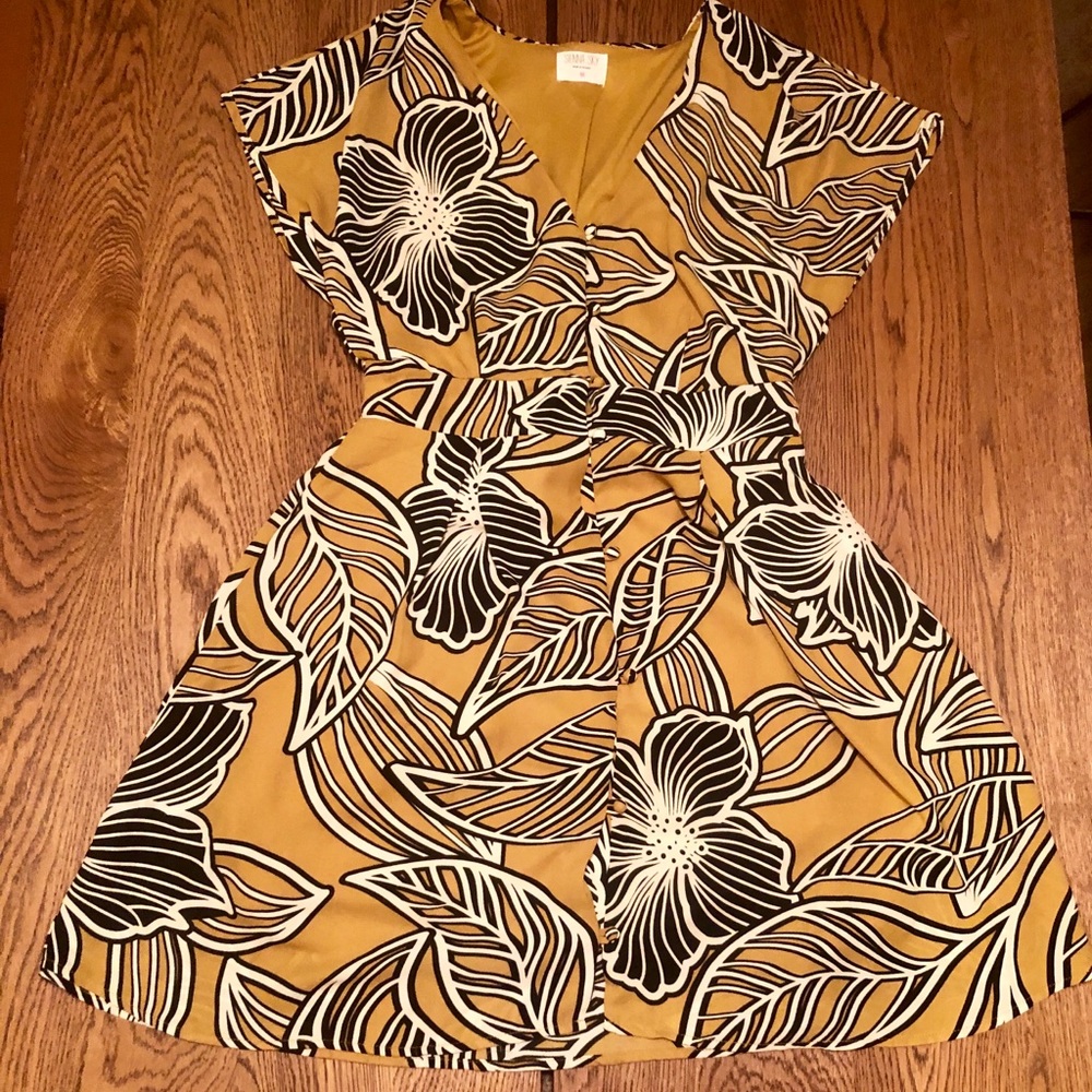 Patterned Short Sleeve Fully Buttoned Dress
